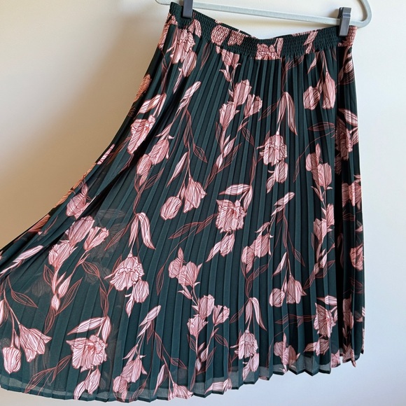 A New Day Green Floral Pleated Midi Skirt Size Large Elastic Waist - Picture 3 of 5